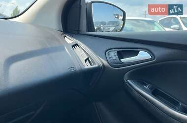 Седан Ford Focus 2015 в 