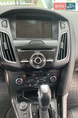 Хэтчбек Ford Focus 2015 в 