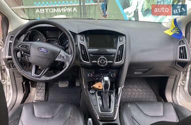 Хэтчбек Ford Focus 2015 в 