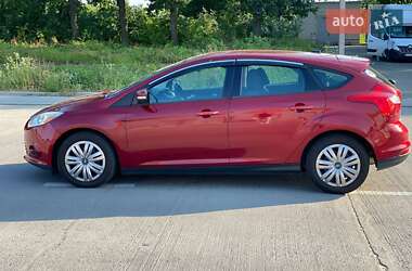 Хэтчбек Ford Focus 2012 в 