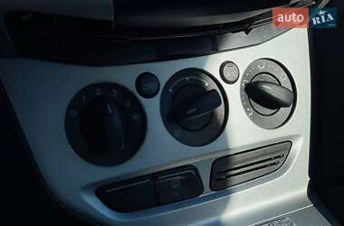 Хэтчбек Ford Focus 2012 в 