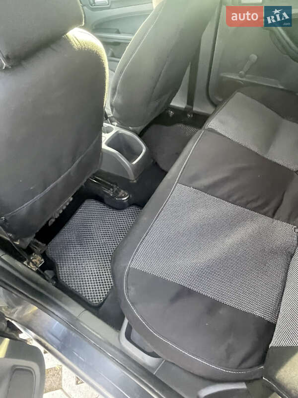 Хетчбек Ford Focus 2004 в Хмельницькому