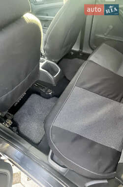 Хэтчбек Ford Focus 2004 в 
