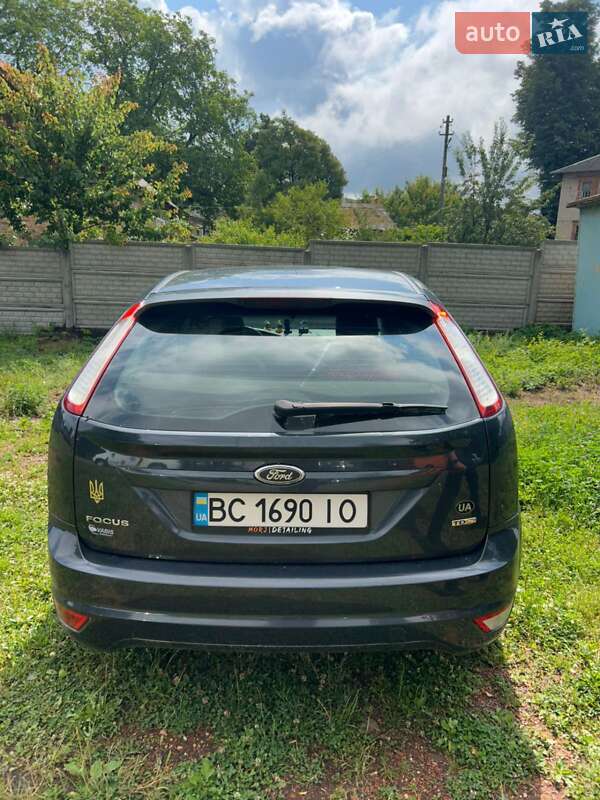 Хэтчбек Ford Focus 2008 в Нововолынске
