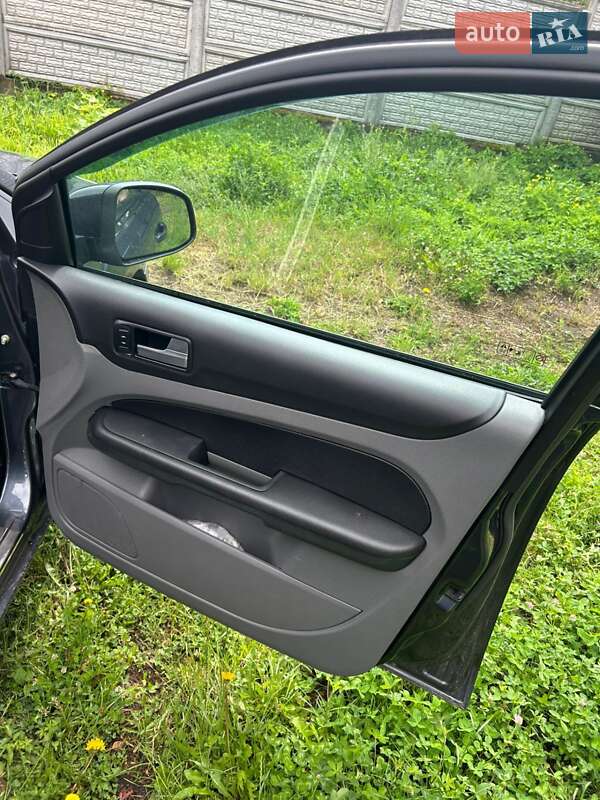 Хэтчбек Ford Focus 2008 в Нововолынске