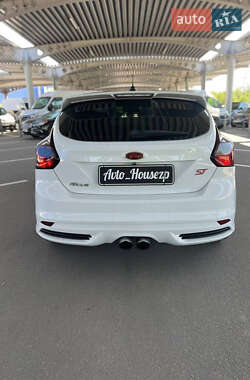 Хэтчбек Ford Focus 2014 в 