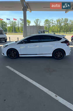Хэтчбек Ford Focus 2014 в 