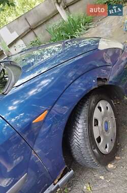 Хэтчбек Ford Focus 2000 в 