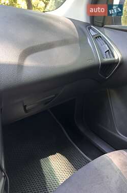 Хетчбек Ford Focus 2012 в 