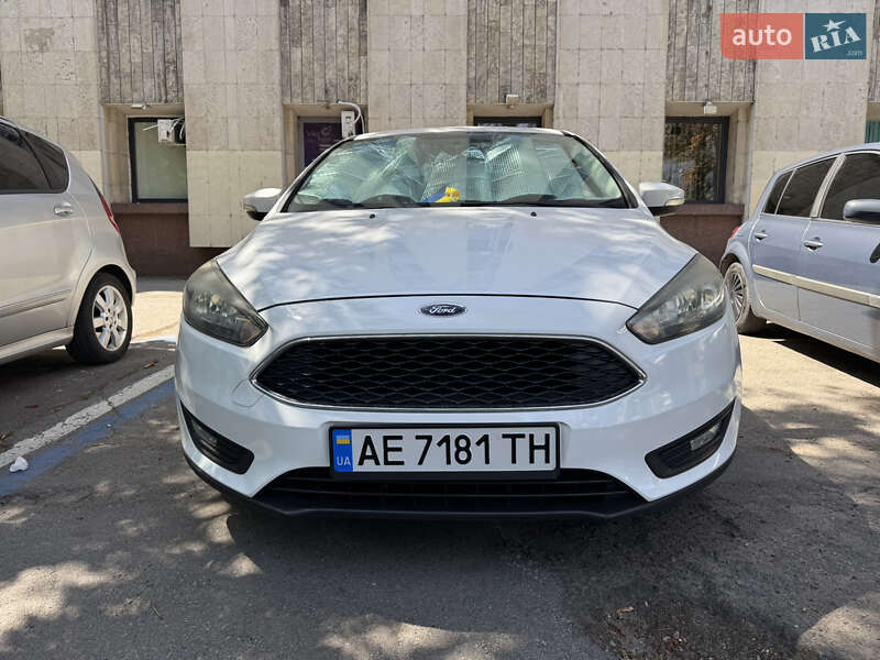 Хетчбек Ford Focus 2015 в Дніпрі