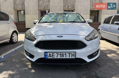 Хетчбек Ford Focus 2015 в 