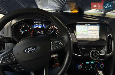 Хетчбек Ford Focus 2015 в 