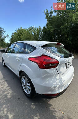 Хэтчбек Ford Focus 2015 в 