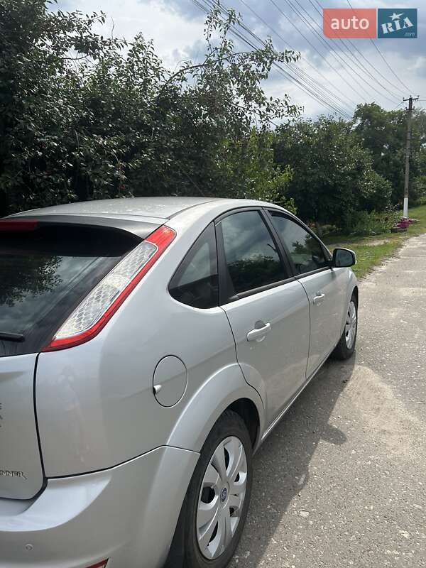 Хетчбек Ford Focus 2011 в Краснограді