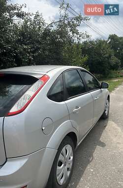 Хэтчбек Ford Focus 2011 в 