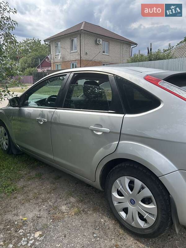 Хетчбек Ford Focus 2011 в Краснограді
