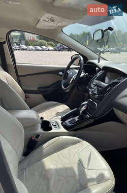 Хэтчбек Ford Focus 2012 в 