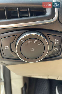 Хэтчбек Ford Focus 2012 в 