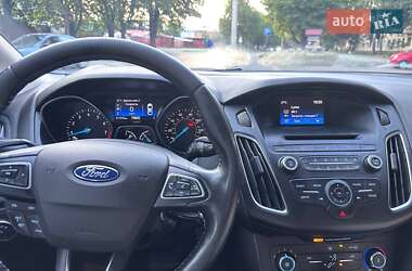 Хэтчбек Ford Focus 2015 в 