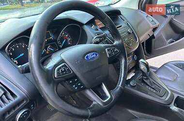 Хэтчбек Ford Focus 2015 в 