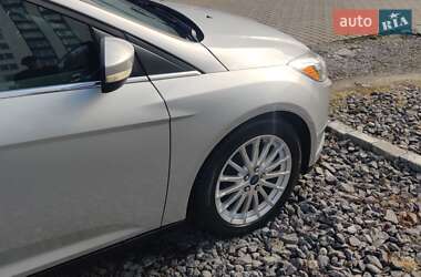Хэтчбек Ford Focus 2013 в 