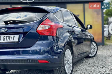 Хэтчбек Ford Focus 2011 в 