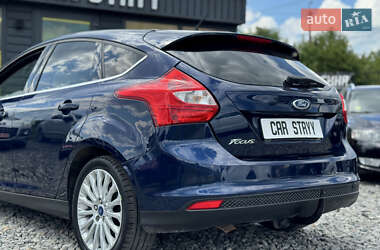 Хэтчбек Ford Focus 2011 в 