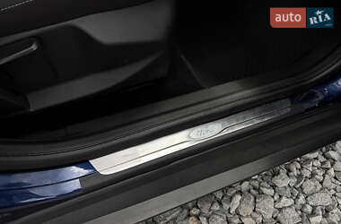 Хэтчбек Ford Focus 2011 в 