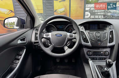 Хэтчбек Ford Focus 2011 в 
