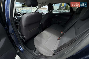 Хэтчбек Ford Focus 2011 в 