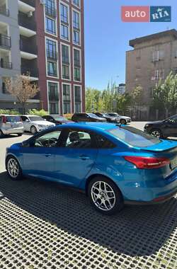 Седан Ford Focus 2015 в 