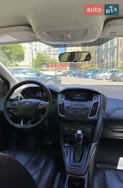 Седан Ford Focus 2015 в 