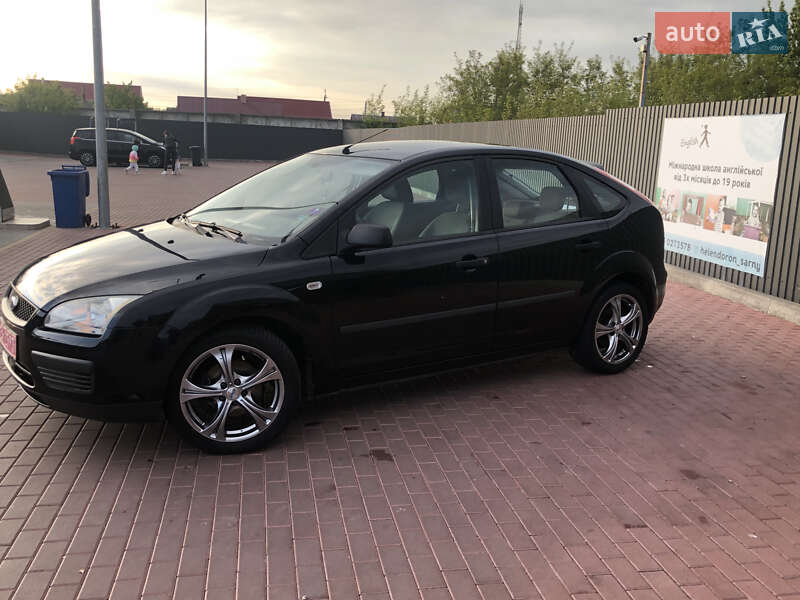Хэтчбек Ford Focus 2006 в Сарнах