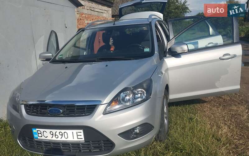 Хэтчбек Ford Focus 2010 в Добромиле