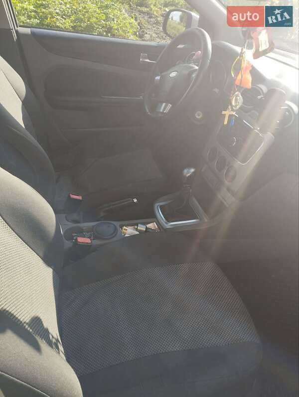 Хэтчбек Ford Focus 2010 в Добромиле