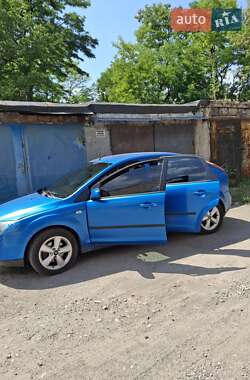 Хэтчбек Ford Focus 2004 в Каменском