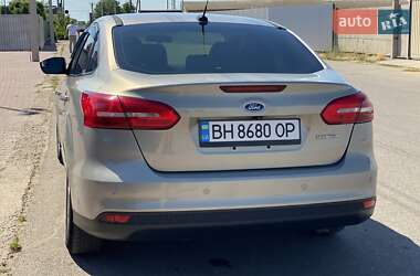 Седан Ford Focus 2015 в 