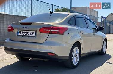 Седан Ford Focus 2015 в 