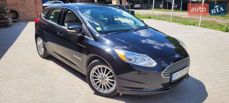 Хэтчбек Ford Focus 2013 в 