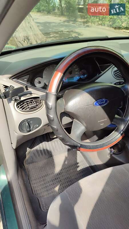 Седан Ford Focus 2000 в Горішніх Плавнях