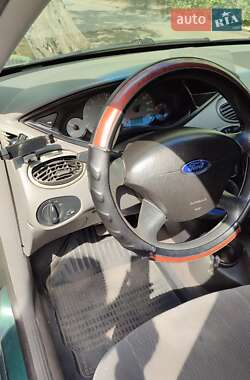 Седан Ford Focus 2000 в 