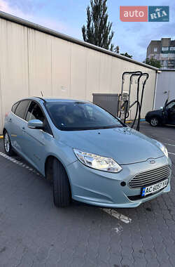 Хэтчбек Ford Focus 2013 в 