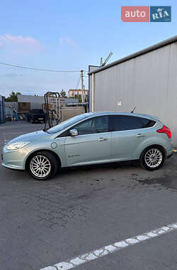 Хэтчбек Ford Focus 2013 в 