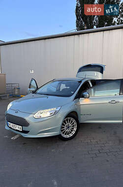Хэтчбек Ford Focus 2013 в 