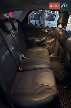 Хэтчбек Ford Focus 2013 в 