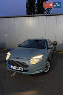 Хэтчбек Ford Focus 2013 в 
