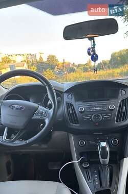 Седан Ford Focus 2015 в Львові