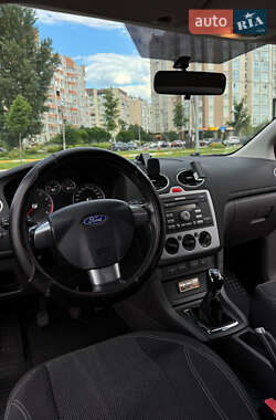 Хэтчбек Ford Focus 2005 в 