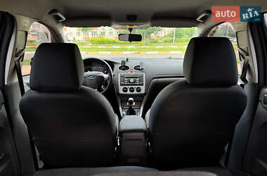 Хэтчбек Ford Focus 2005 в 