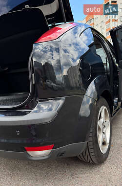 Хэтчбек Ford Focus 2005 в 